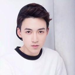 网红男孩,从街头巷尾到网络红人的蜕变之路